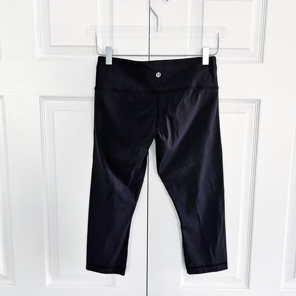 Lululemon Black Wunder Under Crop - Picture 4 of 7